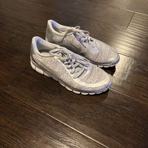 Nike Women's Gray Patterned Sneakers